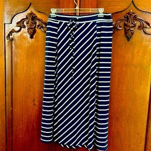 Dressbarn navy striped skirt